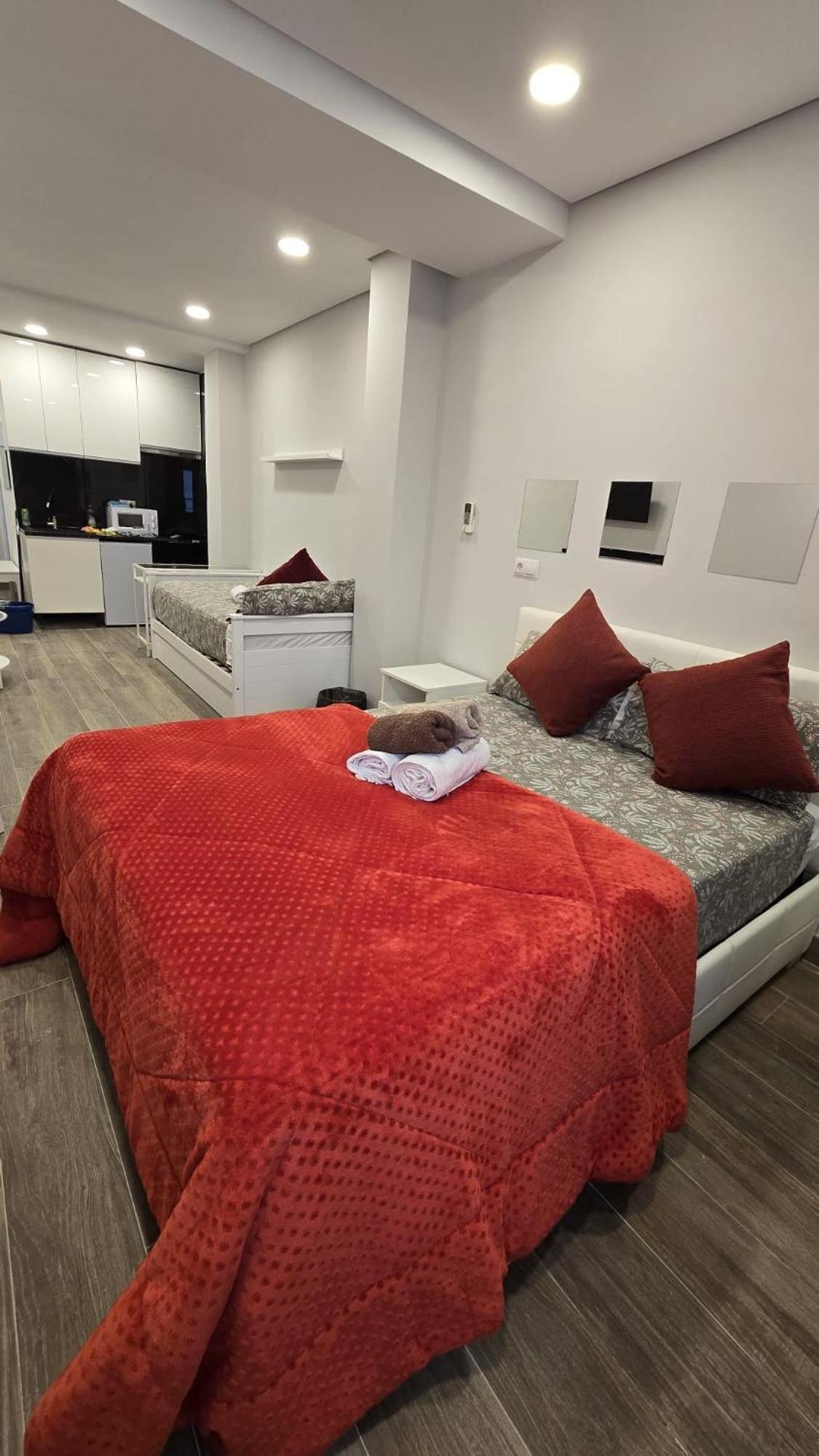 Plaza Pedro Zerolo Apartment Мадрид Екстериор снимка